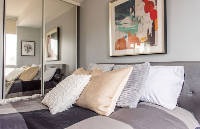 QuickStay CN Tower View Condo in Fort York - Foto 5