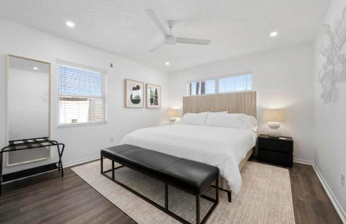 Bayside Hideaway! Private pool with water view and canal side dock! Available for Summer! - Foto 34