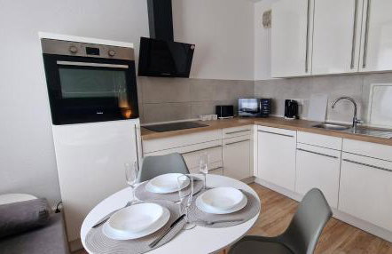 Zentrum Apartment - OLED TV - PS4 - Balkon - Parking - Photo 3