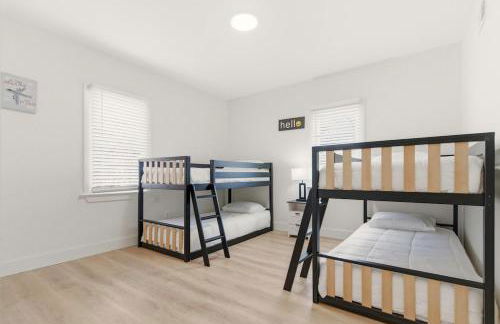 NEW! Gated, Secure, Modern, Beauriful 6 bdr, 4 bth, Near Everything - Foto 16