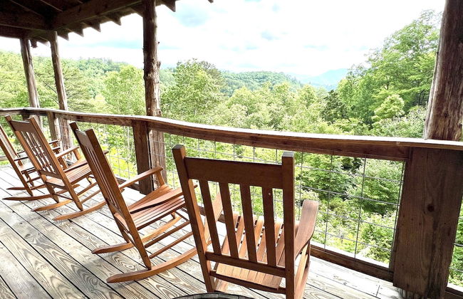 J Willy's Refuge 2 Bedroom Cabin by RedAwning - Photo 20