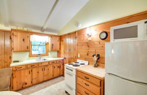 Pine Cottage Duplex with Deck Walk to State Park! - Foto 12
