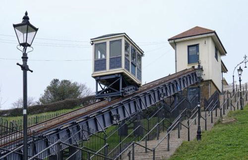 Entire 1bed Studio With Ensuite, Balcony & Parking - Foto 36