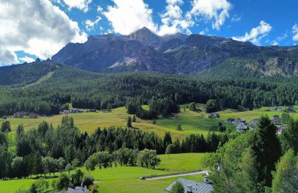 Exclusive Central Chalet, 5 min Sky Slopes, Garage - Foto 28
