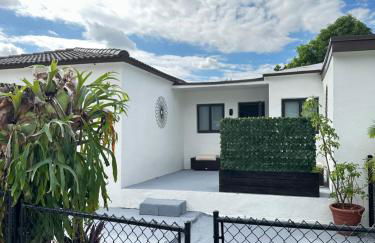 Artful Luxury in Miami Most Iconic Spot - Photo 9