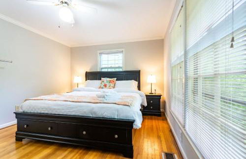 Southern Charm 2BR Greensboro Nest - Foto 33
