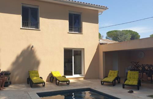 Beautiful Villa with pool! - Photo 13