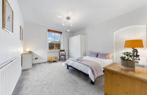 Lovely Split level 2 bedroom flat in NW London - Foto 12