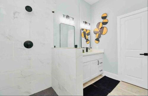 CAMP OUT - Big Backyard - 5mins To Downtown - Foto 36