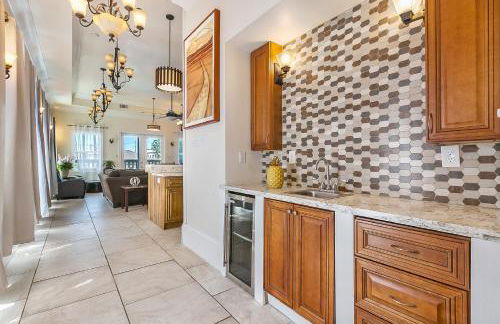 Urban Condos with Spacious Rooms & Amenities - Foto 14