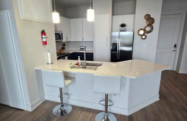 2bdrm/2 King beds/1Air mattress - Photo 2