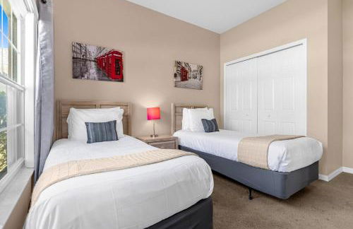 Upstay Home w Pool Hot Tub & Patio - Pet Friendly - Foto 36