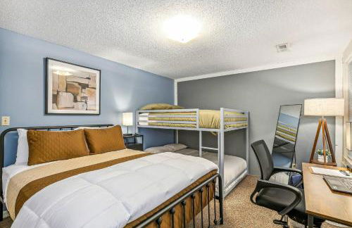 Kings, 75" TV & Backyard Fun - NearWesley - Foto 11