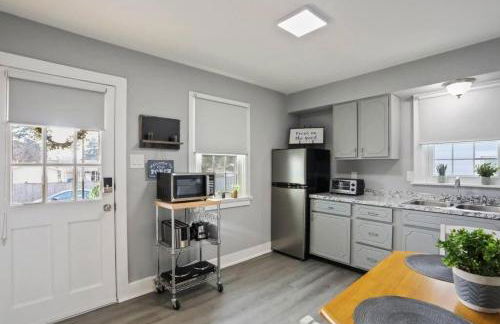 Patty's Place - Private and Convenient EV-Friendly Apartment near Downtown - Foto 9