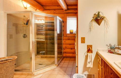 Indoor Pool and Hot Tub! Spacious Sterling Cabin - Foto 18