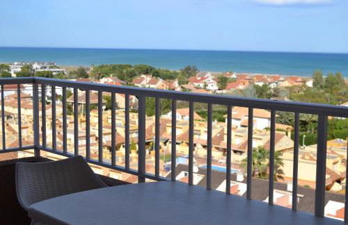Apartamento Con Preciosas Vistas Al Mar,WIFI y piscina de temporada - Photo 1