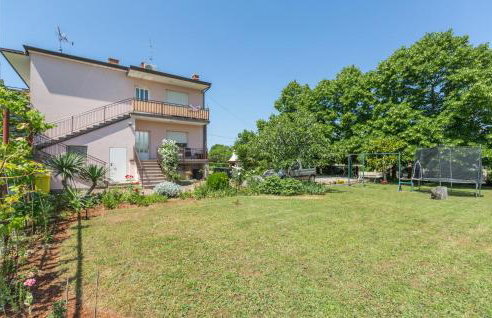 Gorgeous Apartment In Umag With Wifi - Photo 1