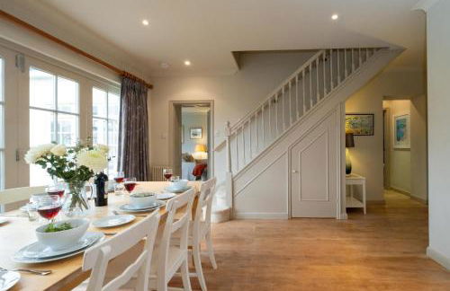 3 The Coastguards, Thorpeness - Only a stones throw from the Beach and very close to famous boating Meare, Country Club and Golf Club - Aldeburgh Coastal Cottages - Foto 8