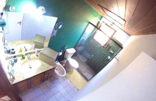 Búzios Praia da Ferradura Linda casa dentro de Condomínio com toda infraestrutura - água e luz inclusos na tarifa - Foto 58