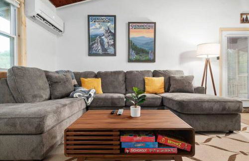 Hidden Hollow 3BD Cabin - Hot Tub, Wifi, Game Room, Fire Pit - Foto 21