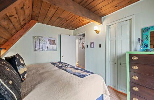 A-Frame with VIEWS - Walk to Downtown and Park - Pets OK - Foto 33