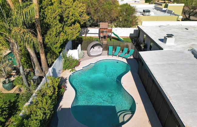 Backyard Pool, Puttinggreen, Playground Modern 5bdr White Agate by Avantstay - Foto 42