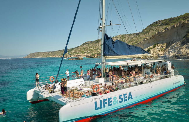 Palma Bay Catamaran Trip with a BBQ - Foto 9