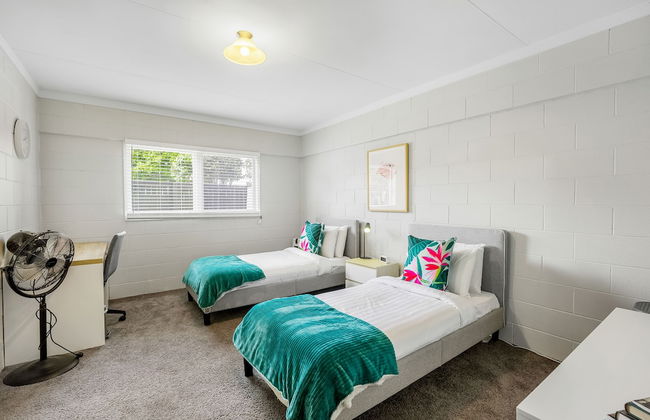 Inner City Retreat - WiFi - Netflix - Photo 9