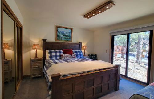 Four Seasons Getaway-Private Hot Spa with Pine Tree Views-Walk to Village and Pineknot Trailhead-Plus King Bed! - Photo 25