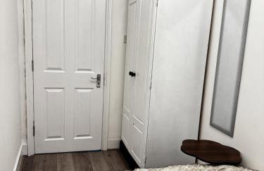 4BR Heathrow Base Free Parking Fast Wi-Fi - Foto 12