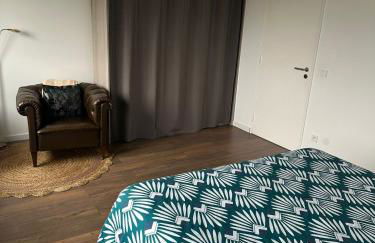 Vaste appartement avec parking gratuit, borne dispo et espace de travail - Foto 11