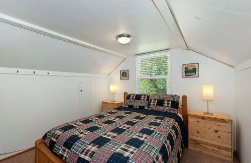 Sunshine Cabin - Cozy 2-Story Getaway - Photo 28