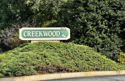 Modern and Comfy-2BR 2BA with pool access - ground floor, Near Outlets & Beaches - Foto 36