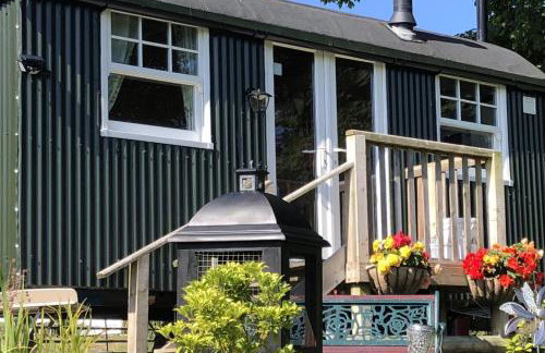 1 Bedroom Cabin Sleeps 2, Private Garden, Wifi - Photo 37