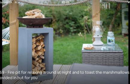 Shepherds Hut with Hot Tub - Foto 7