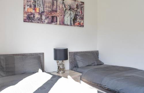 The Hawthorns - Photo 21