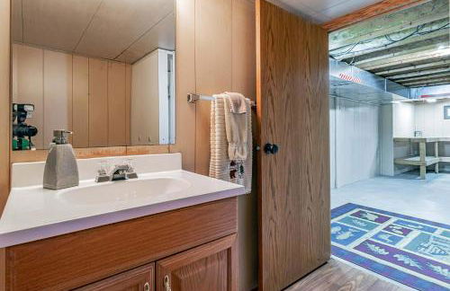 Dog Friendly Leech Lake Home w Perfect Beach Garage Boat Lift - Foto 62