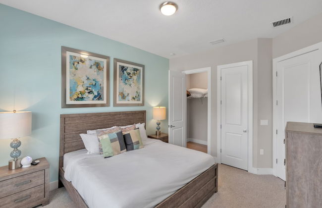 Elegant Townhome Near Disney â Private Suites! 4 Bedroom Townhouse by RedAwning - Photo 7