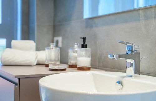 Tiny House Tower - Photo 33