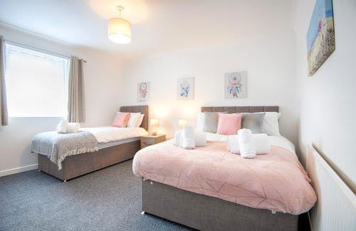 City Access - 3 Beds - Parking - Smart TVs - Foto 5