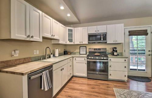 Cozy Forest Retreat! Pet-Friendly Pinetop Cabin - Foto 8