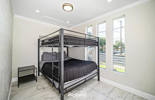 Sprawling Home w/ Rooftop Spot - Foto 15