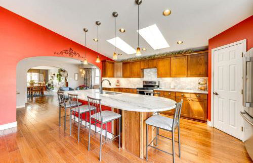 1 Mi to Attractions Getaway with Mtn Views! - Foto 3