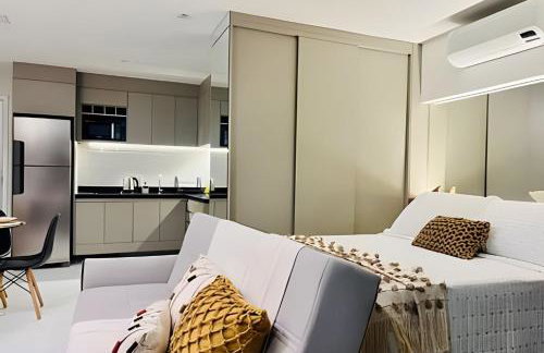 Flat Luxo com Coworking, Academia e Rooftop - WiFi 1Gb - Beira Mar 4 min - Foto 5