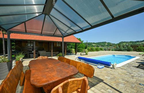 Slow leaving retreat in villa with heated pool, whirlpool, sauna, playground and barbeque in privacy near forest - Foto 42