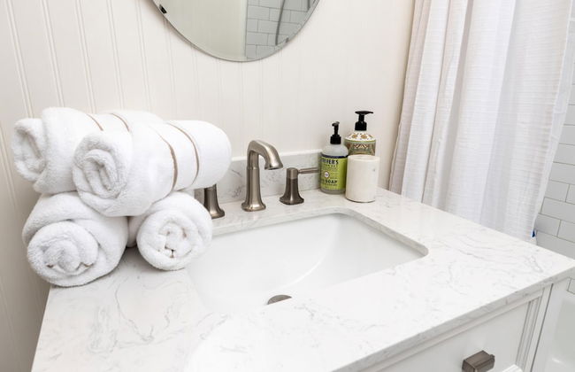 Cheerful 3 Bedroom Home Walk to UVA Stadium - Foto 18