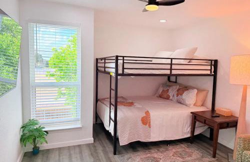 Arlington Entertainment District Home Purple Door - Foto 16