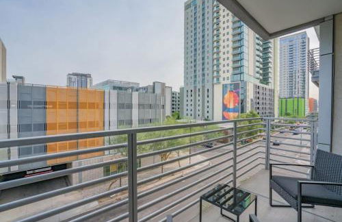 Modern 2BD DT - Balcony, Gym, W-D, Parking - Sleeps 8 - Photo 37