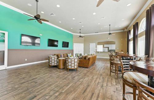 4BR Bella Vida Lakeview Pool Townhome - Photo 30