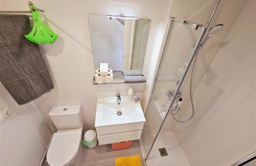 Oceanfront Duplex with a Rooftop Pool and Terrace - Foto 21